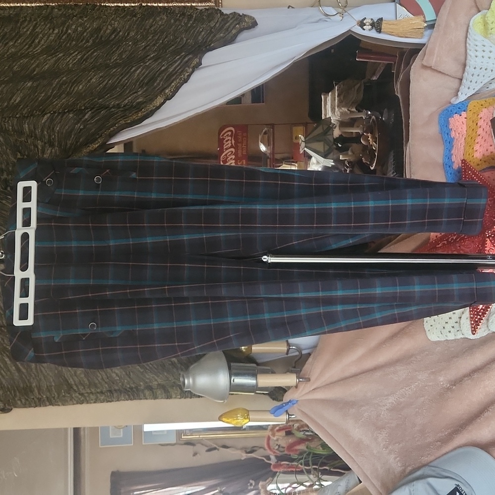 C16 Funky tartan looking pleated 4 pkt - 2 button, cuffs Dressy pant